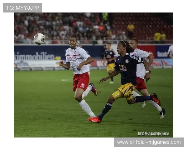 柏林联合2-0圣保利，队长布尔克郑优泳各入一球。